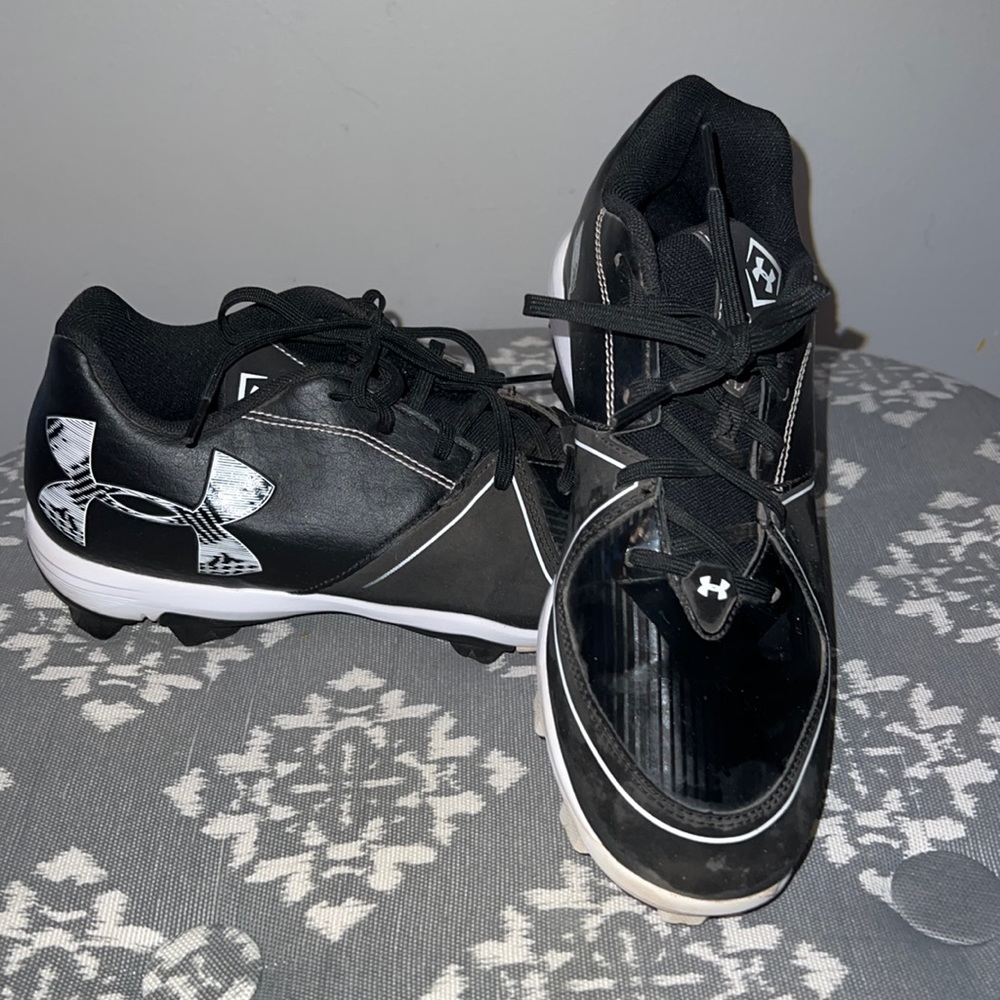 Women’s Under Armour Softball Cleats size 8